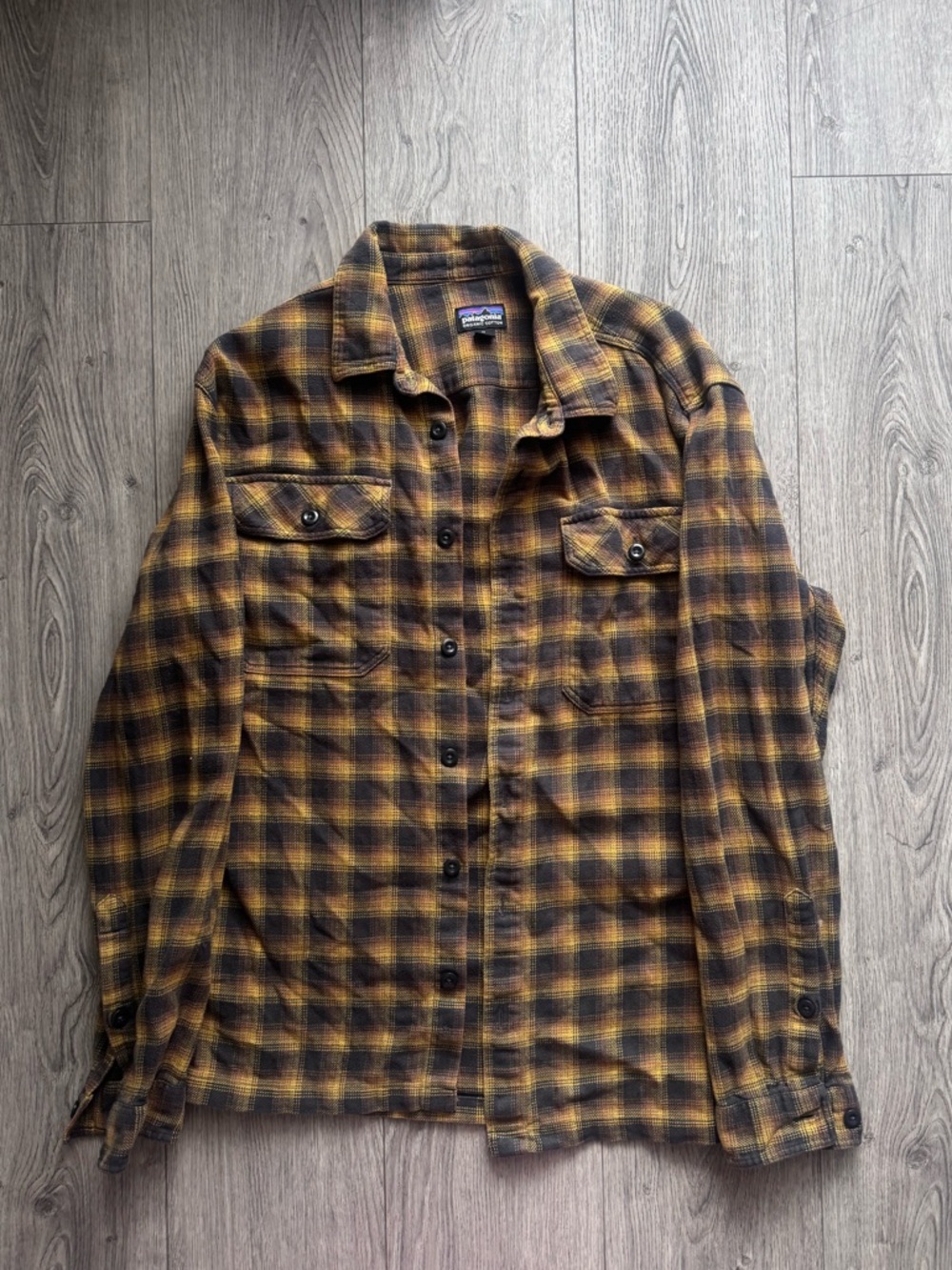 Patagonia Yellow and Black Plaid Lightweight Flannel Shirt Jacket size m